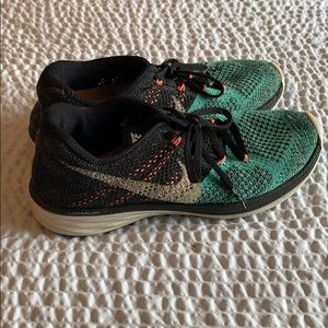 Nike Free Flyknit Multicolor size 7.5 Gently Used